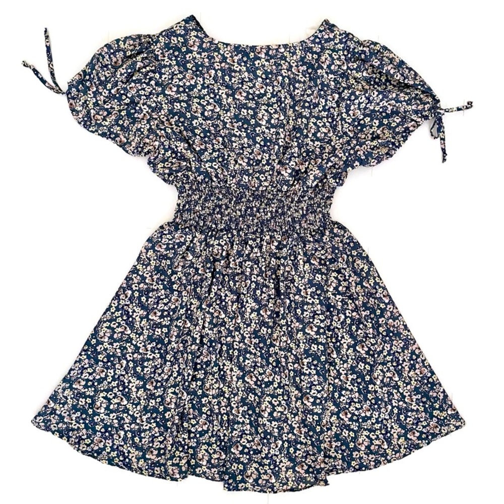 VINE and VALLEY Blue Floral Short Sleeve Smocked Waist Mini Dress NWOT, Large